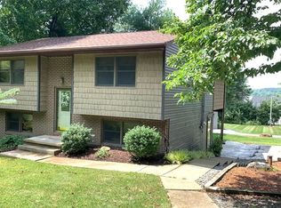 2887 Lodge Rd SW, Sherrodsville, OH 44675
