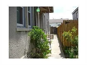 Building Photo - 711 General Pershing St #A