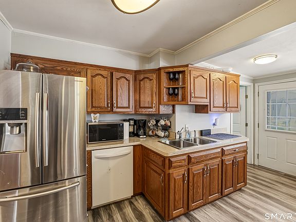 5th image of 415 Brewer Street