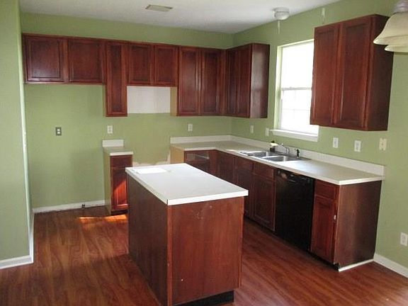3rd image of 7211 Rolling Hills Dr