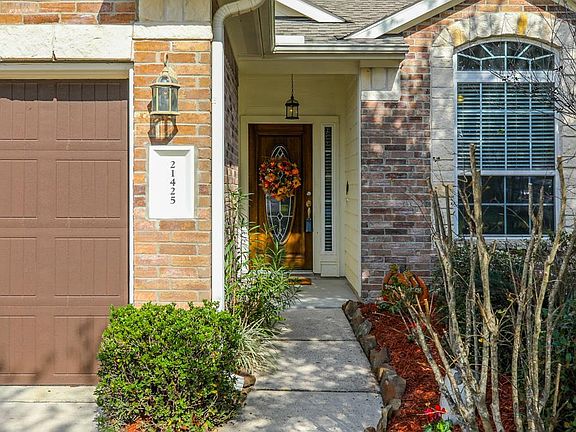4th image of 21425 Naples Hollow Ln