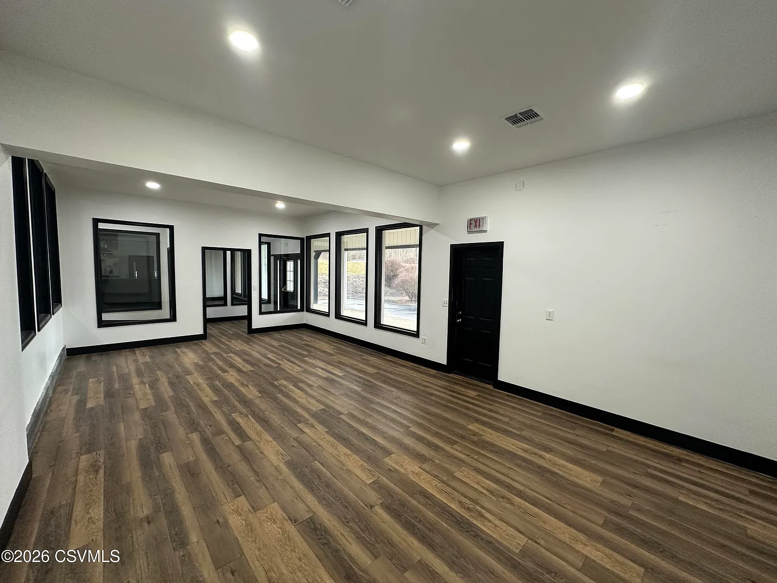 Studio, 1900 sqft, $2,500 — Photo 4