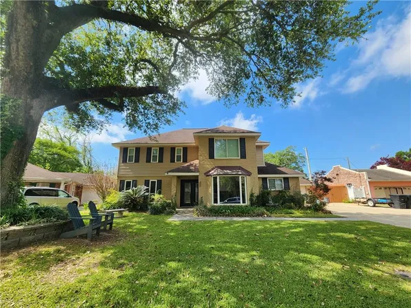 106 Brentwood Dr, Belle Chasse, LA 70037