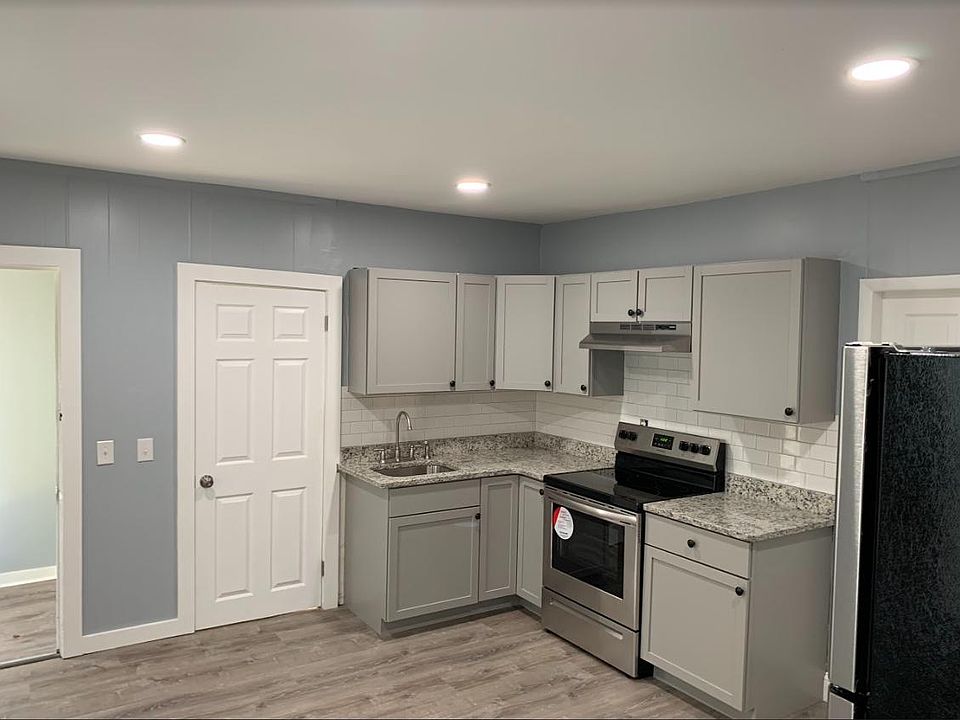 1st image of 10 John St Floor 1