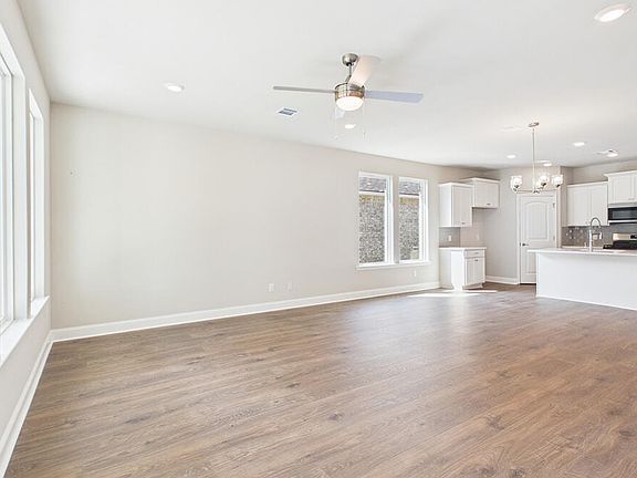 5th image of 301 Bellewood Dr