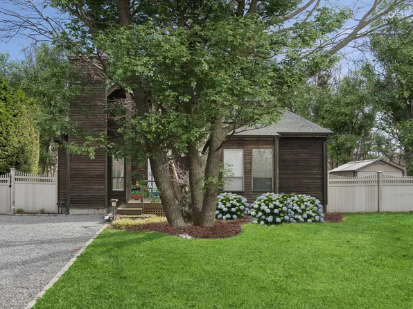 131 Lewis Rd, East Quogue, NY 11942