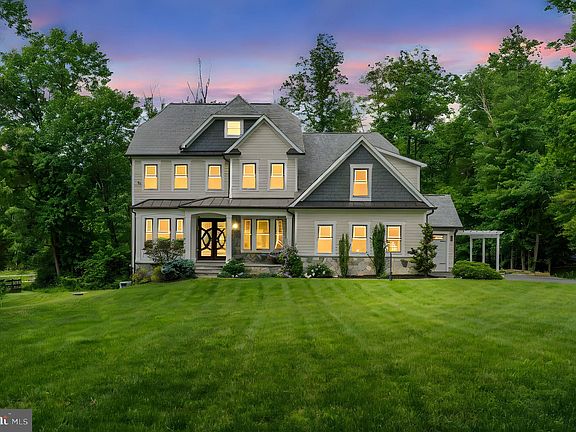 3rd image of 6248 Woodfair Dr