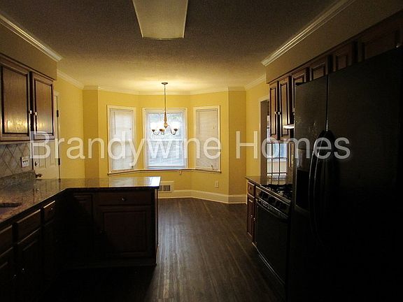 4th image of 295 Rosewood Cir