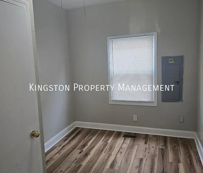723 Charles Ave — Photo 9