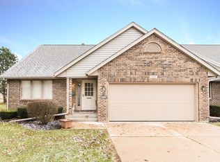 850 Croatian Ct #850, Sycamore, IL 60178