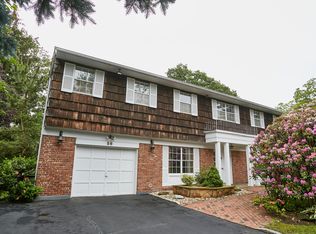 56 Cedar Dr, Great Neck, NY 11021