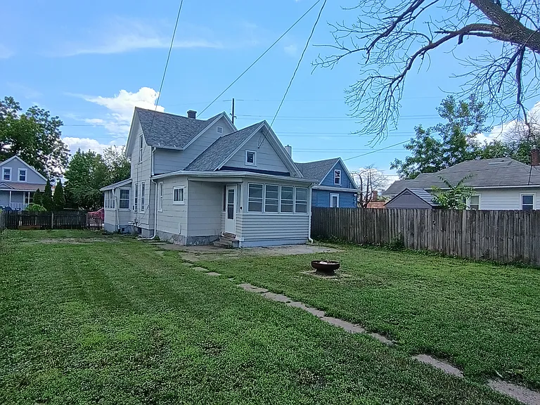 2338 Boies Ave — Photo 2
