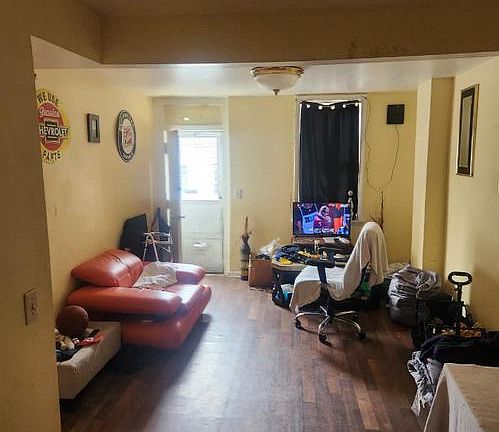 2nd image of 425 S Parrish St