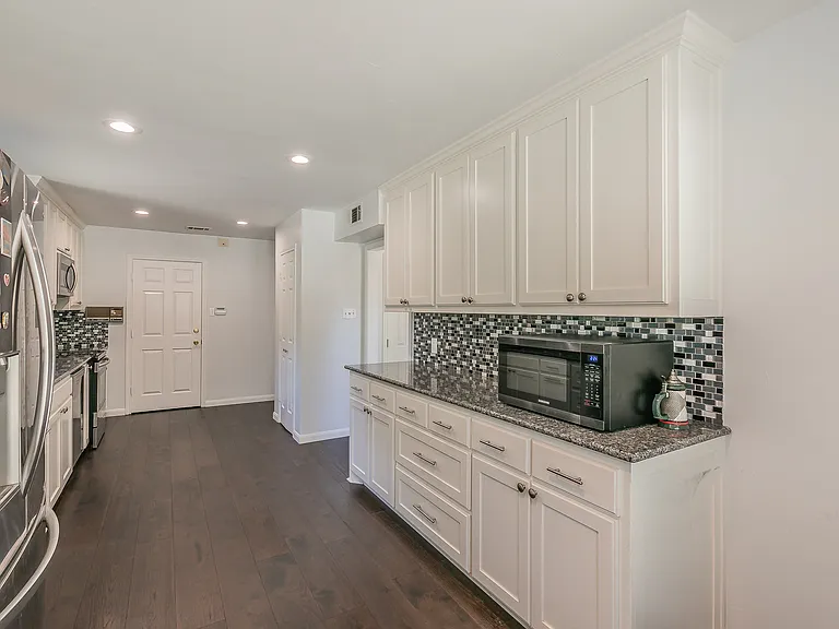 2 Edgemere Ct — Photo 14