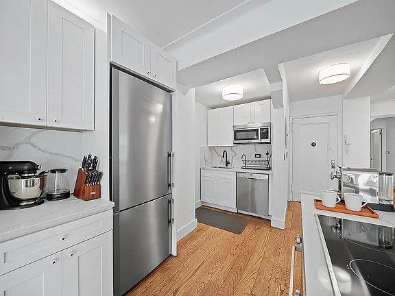 2nd image of 25 E 67th St APT 4A