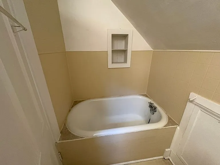 586 Madison Ave — Photo 13