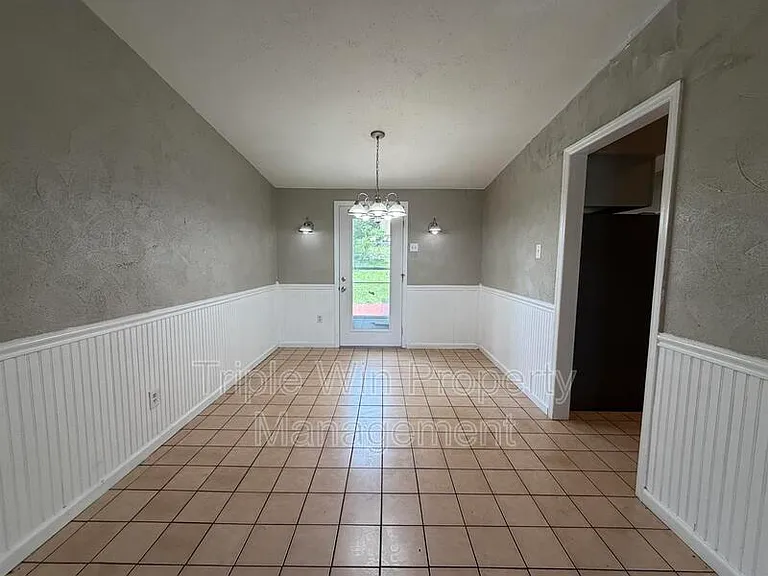 835 Bobbins Ln — Photo 10