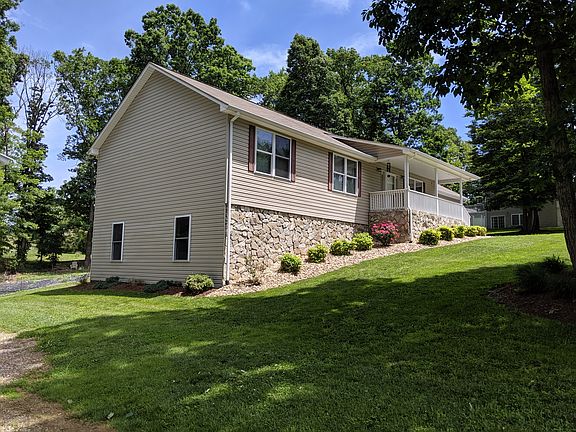 3rd image of 50 Stripers Ln