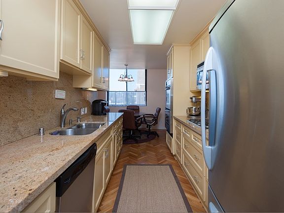 4th image of 211 S Spalding Dr #206N