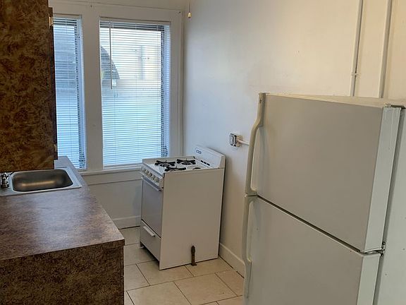 2nd image of 127 SW 16th Ave #12