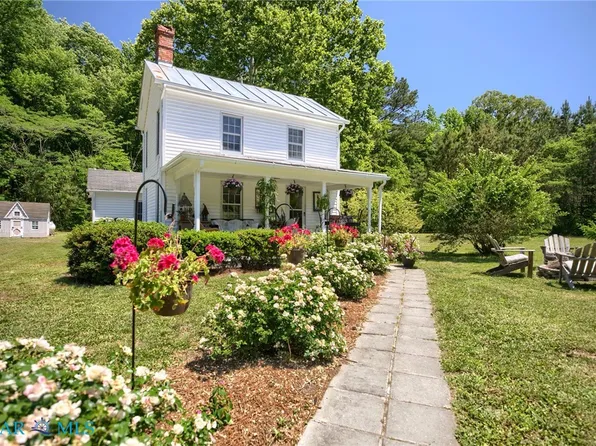 160 Holly Point Rd, Mathews, VA 23109