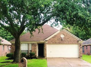 317 N Ranch House Rd, Angleton, TX 77515