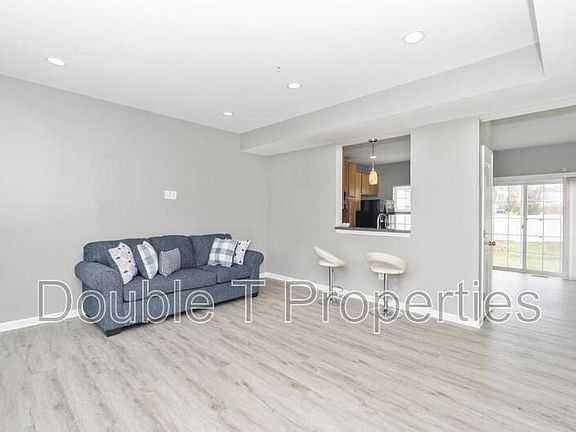 2nd image of 1841 Graymount Way