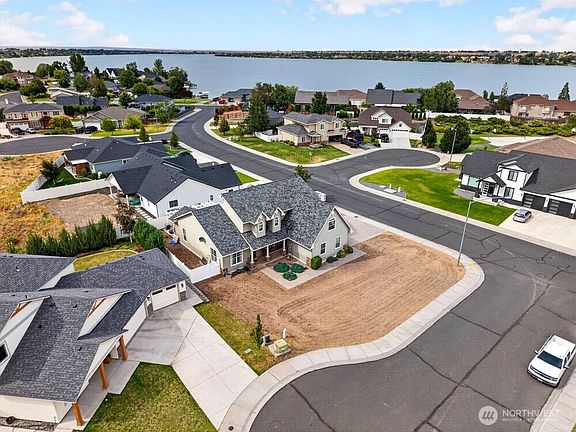 2nd image of 600 N Bluff West Drive
