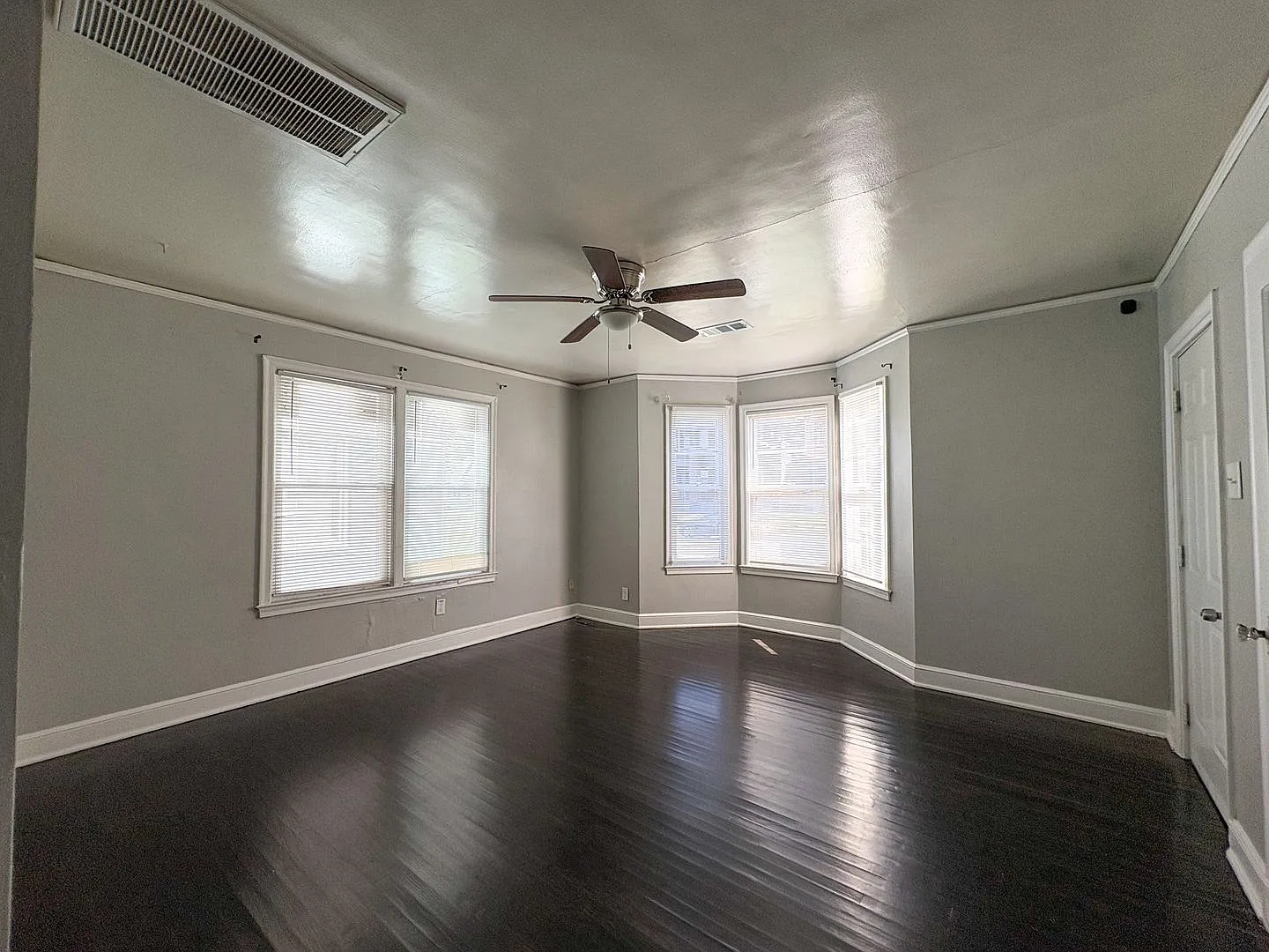 2 bedroom, 1 bath apartment near Overton Park — Photo 3