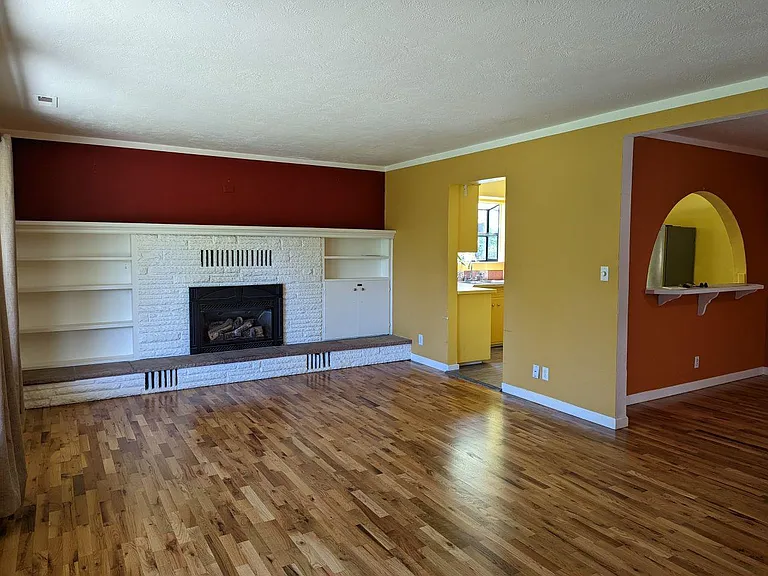 Courtney St — Photo 3