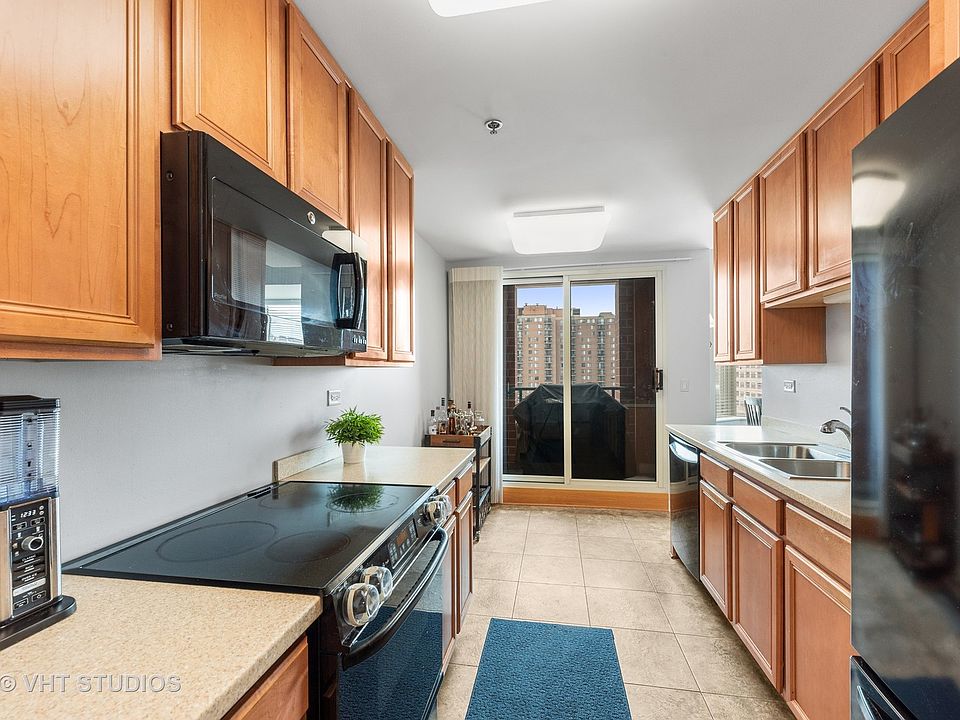 77 S Evergreen Ave Arlington Heights, IL, 60005 Apartments for Rent