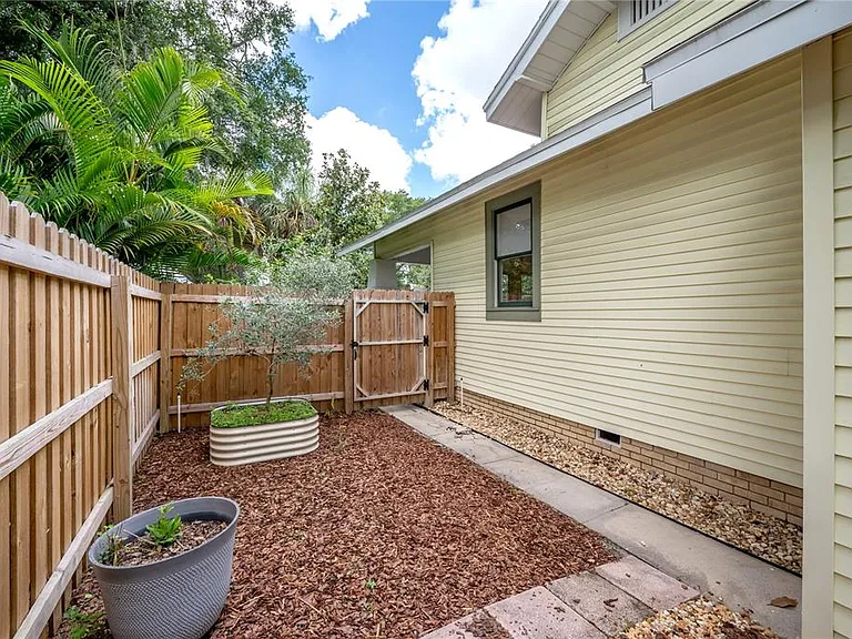 5207 N Suwanee Ave — Photo 48