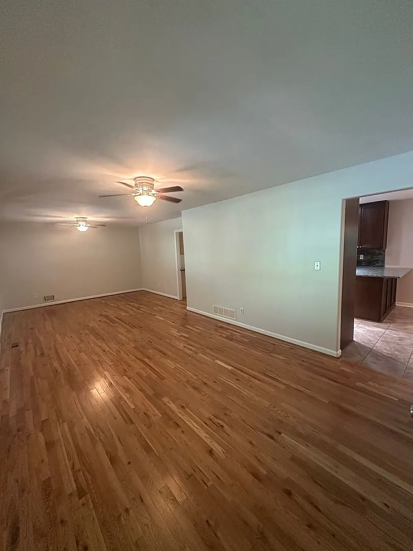 Wonderful 3 Bedroom 2 Bathroom Ranch Style Home! — Photo 3