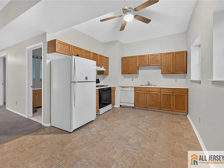 42 Main St #1 — Photo 12