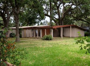 207 Oak Cluster Dr, Columbus, TX 78934