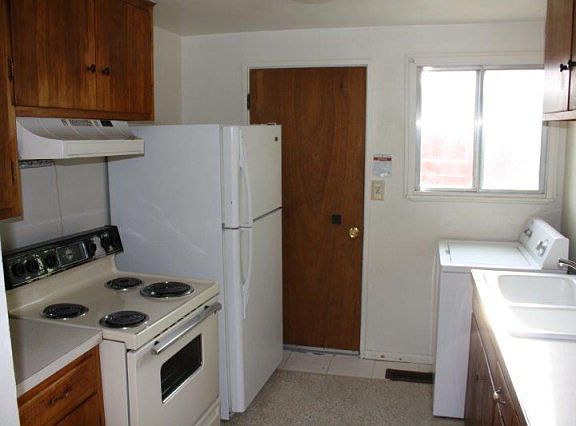 3rd image of 1047 Lovejoy St