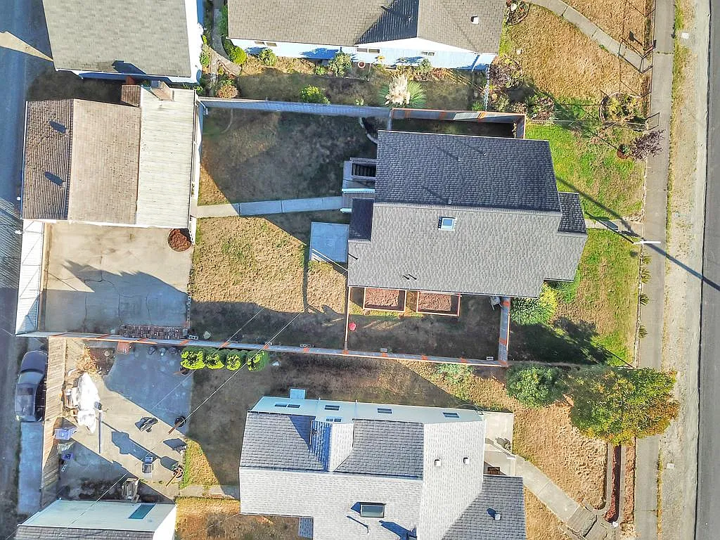 Building Photo - 3126 N Huson St