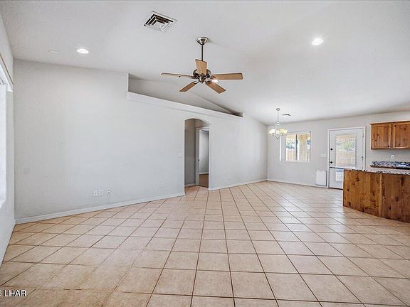 5th image of 827 Canyon Dr