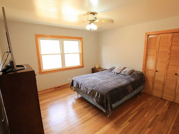 5th image of 2925 N Nordica Ave