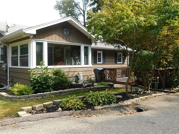 2nd image of 20 Stevens Ln