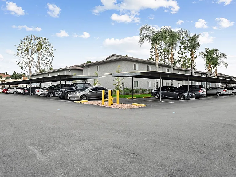 Loma Vista Apartments — Photo 12
