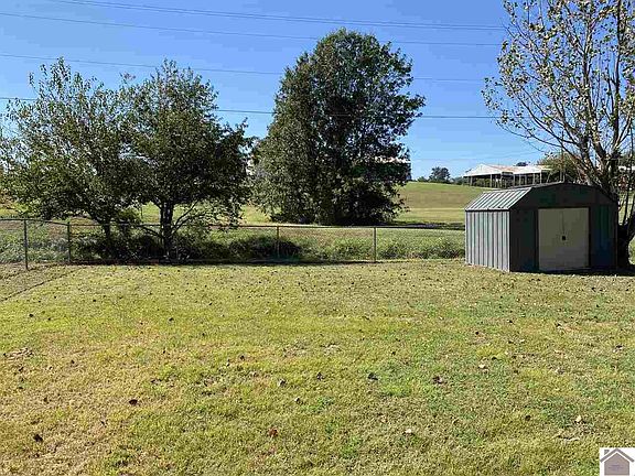 3rd image of 233 Country Dr