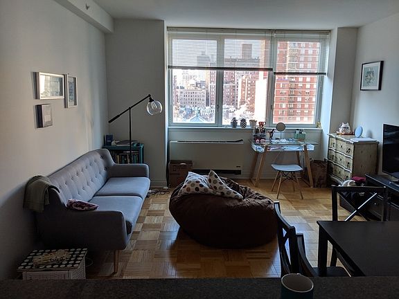 2nd image of 1510 Lexington Ave APT 14V
