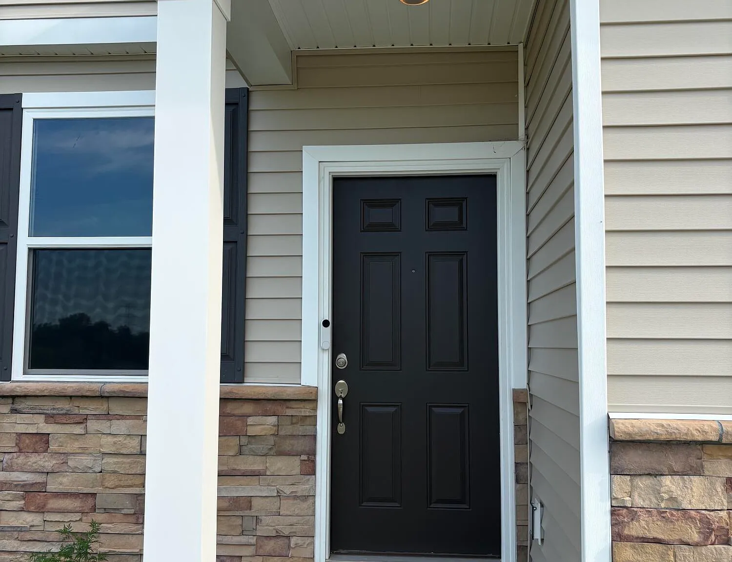 4 bed, 2.5 bath, 2062 sqft, $2,500 — Photo 3
