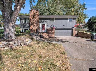 15305 Davenport Cir, Omaha, NE 68154