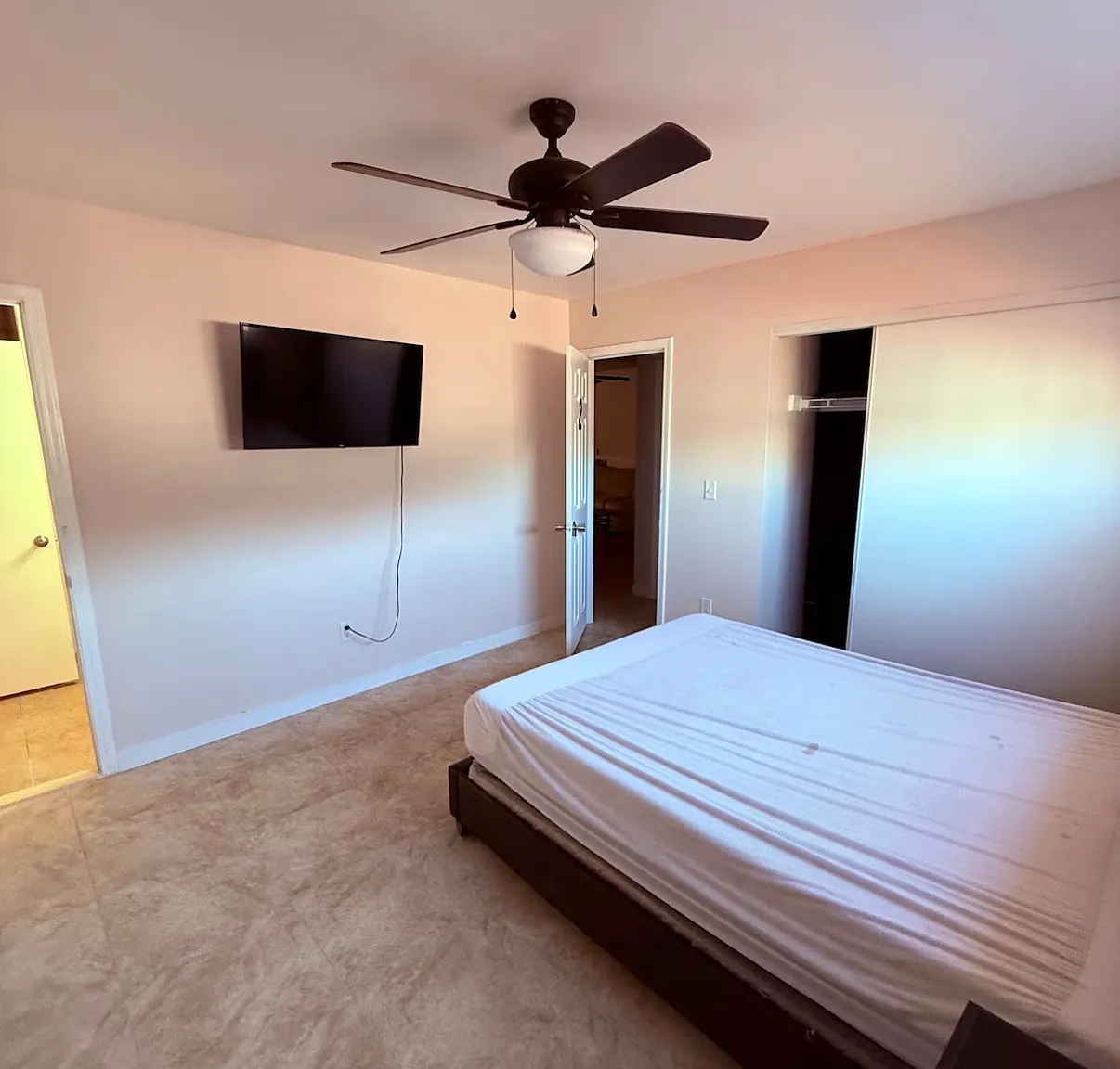 5 bed, 2500 sqft, $675 — Photo 3