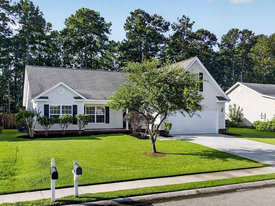 1st image of 156 Cotillion Cres