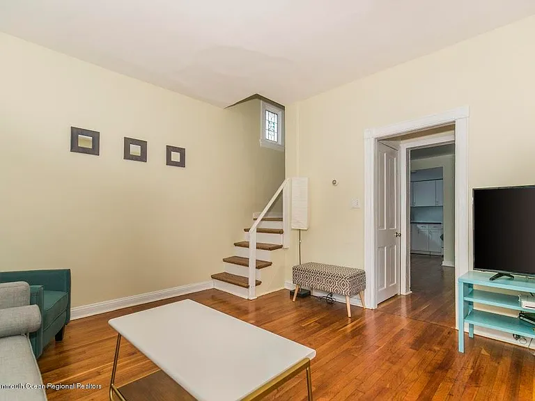 105 Webb Ave — Photo 6