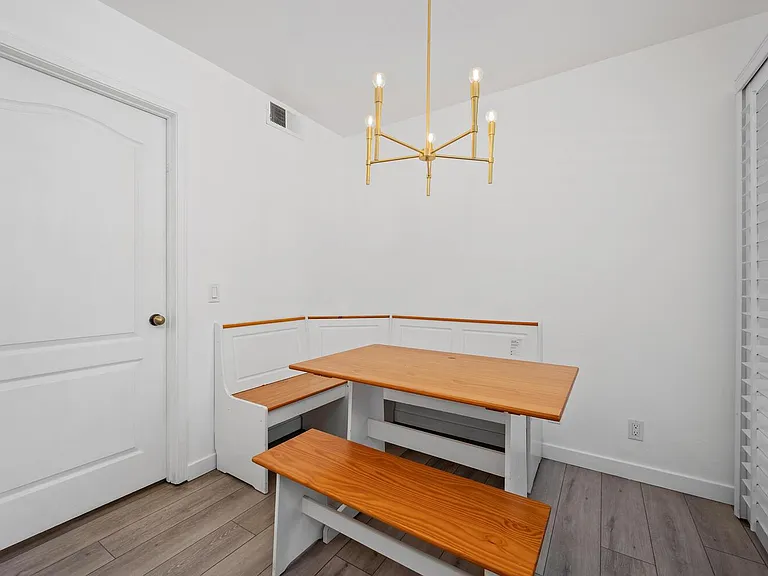 620 Holbrook Ct #101 — Photo 8