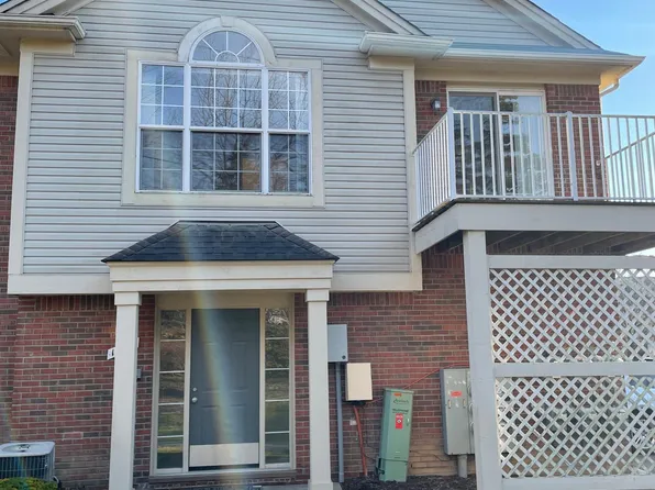 1996 Flagstone Cir, Rochester, MI 48307